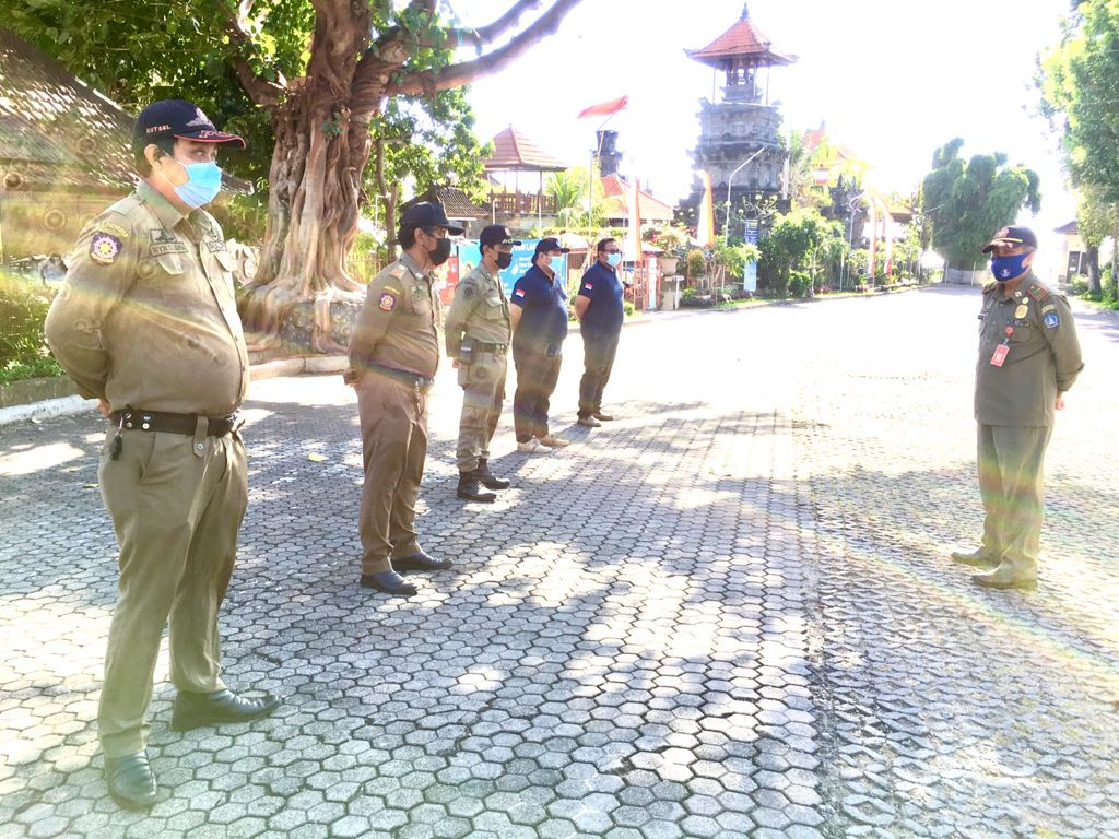 BKO Kuta Selatan Melaksanakan Apel Bersama Trantib Kec Kutsel Di Depan Puja Mandala Dalam Giat Pemantauan PPKM LEVEL 4 Di Seputaran Wilayah Kuta Selatan